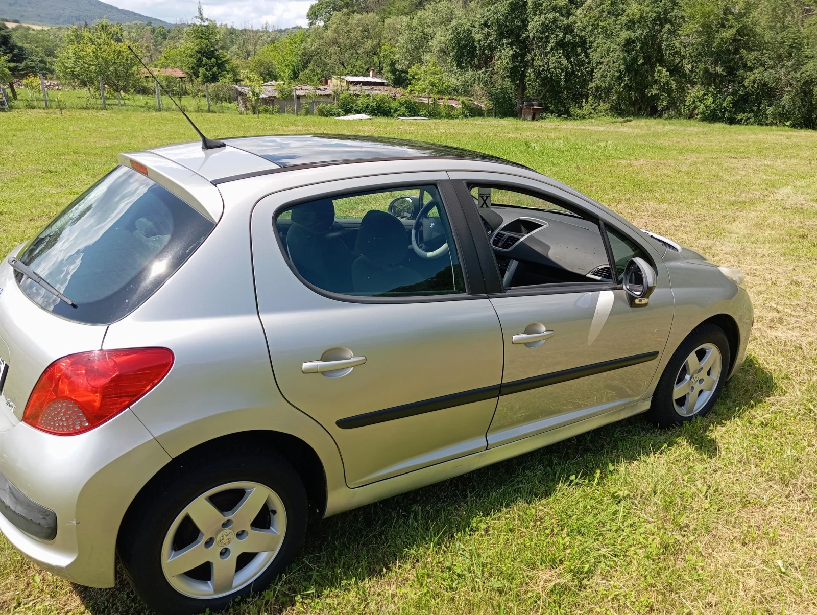 Peugeot 207 1.4i//84к.с, снимка 3 - Автомобили и джипове - 55315852
