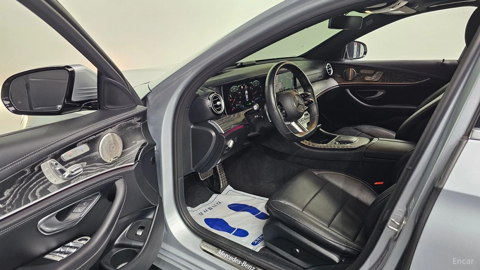 Mercedes-Benz E 350 4MATIC/AMG-LINE/DRIVE-ASSISTS/SUNROOF, снимка 5 - Автомобили и джипове - 55688256