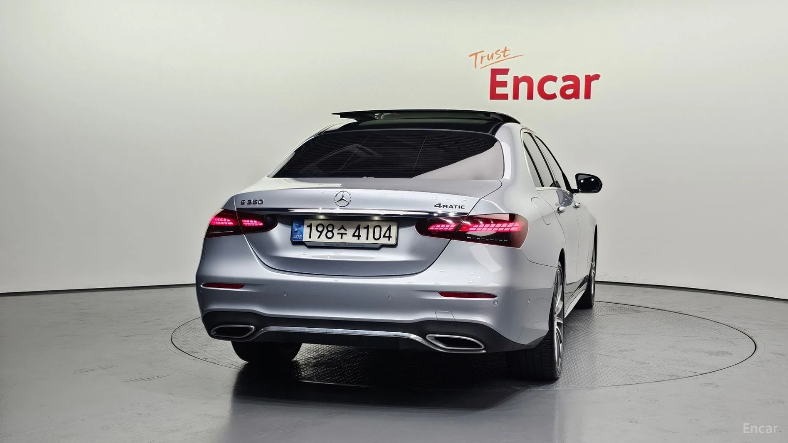 Mercedes-Benz E 350 4MATIC/AMG-LINE/DRIVE-ASSISTS/SUNROOF, снимка 4 - Автомобили и джипове - 55688256