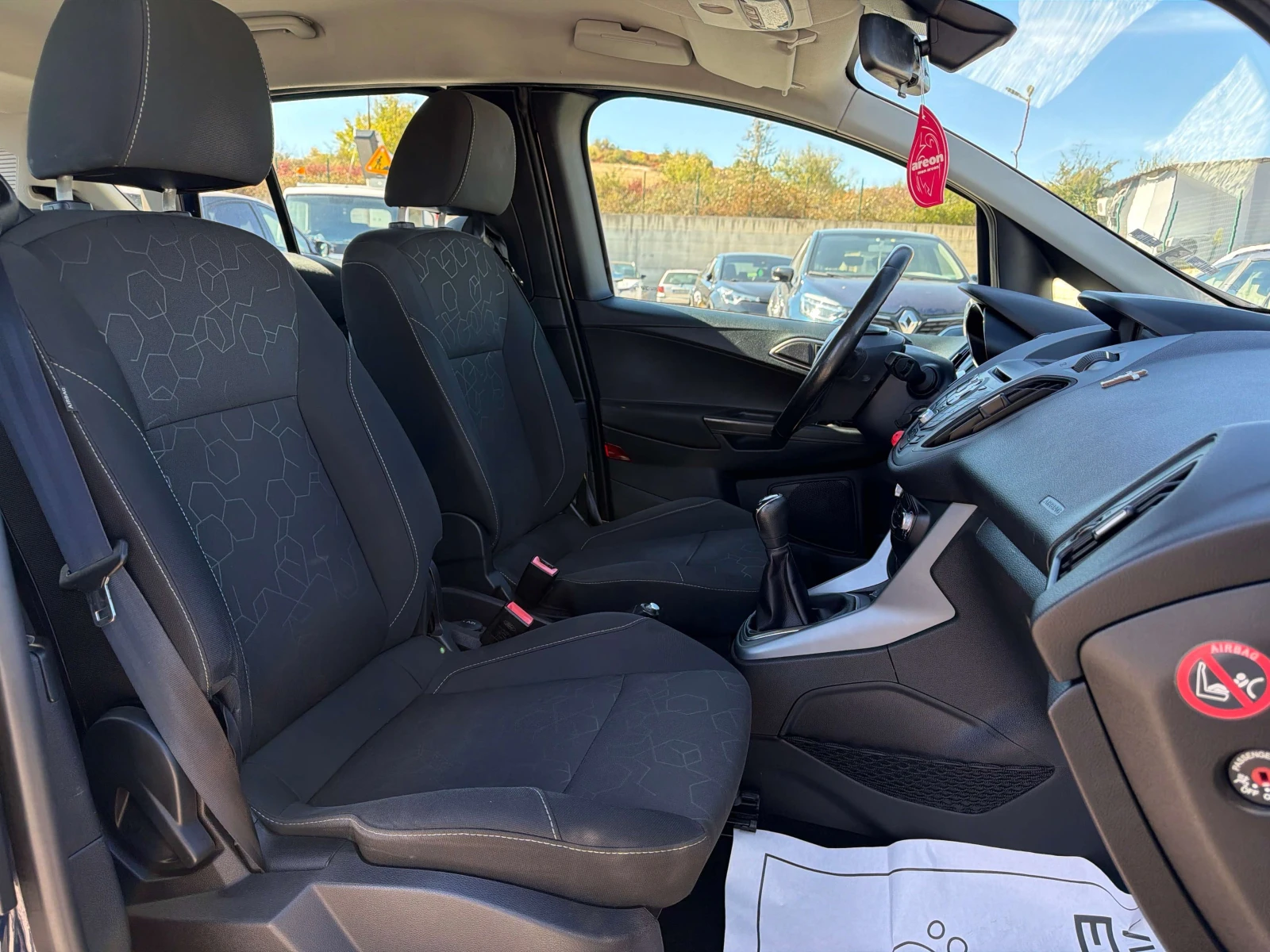 Ford B-Max 1.4i GPL Регистриран / Реални КМ / Без Ръжда, снимка 8 - Автомобили и джипове - 56325409