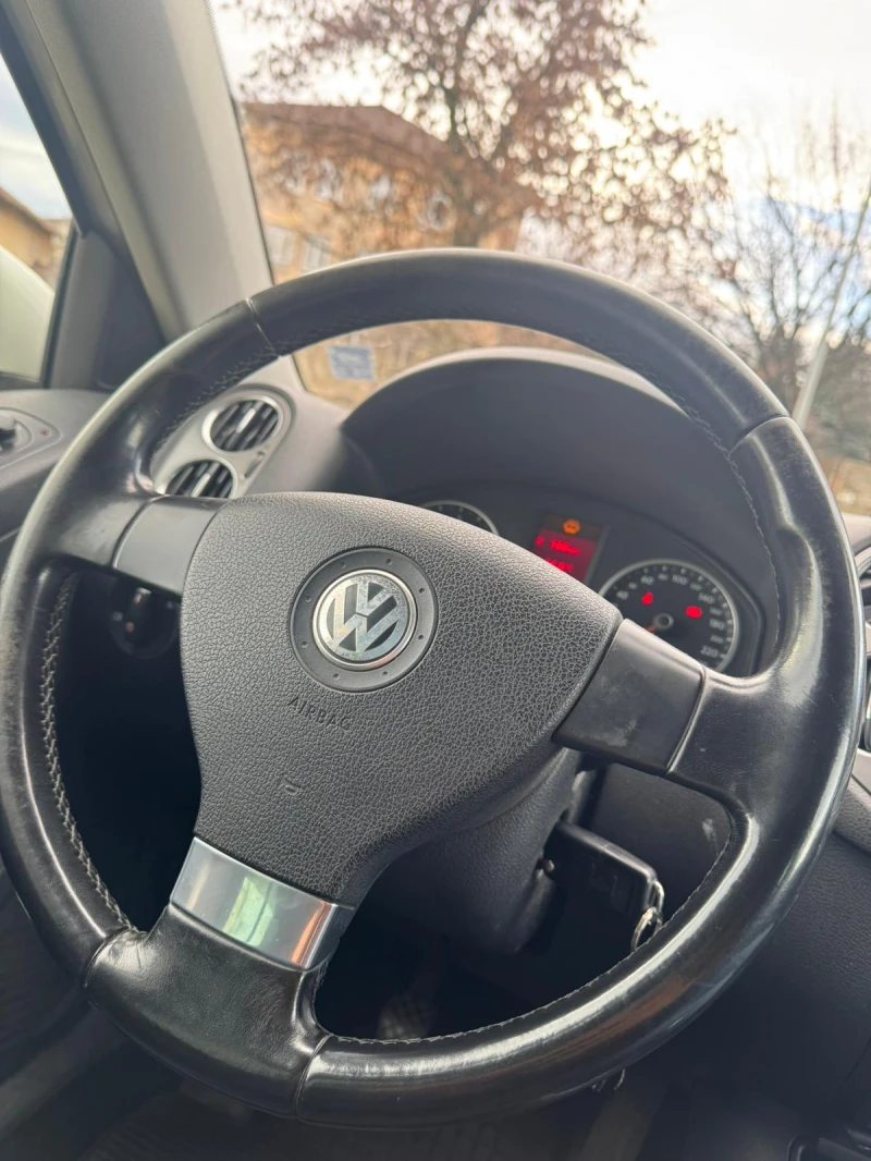 VW Tiguan 4x4 , снимка 14 - Автомобили и джипове - 52558516