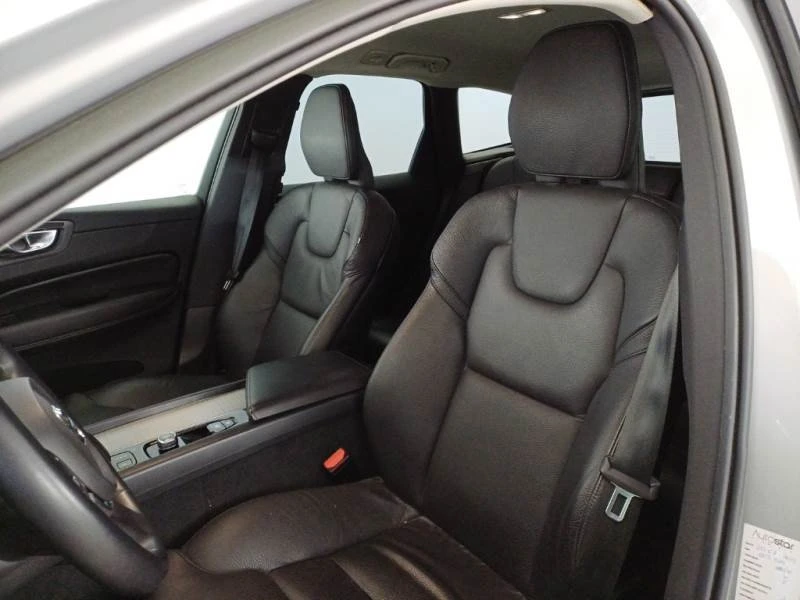 Volvo XC60  Plus Dark, снимка 9 - Автомобили и джипове - 54617971