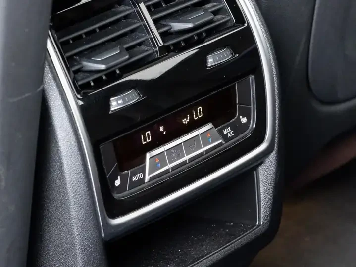 BMW X5 xDrive40i * PREMIUM ESSENTIAL PCK * ПАНОРАМА, снимка 16 - Автомобили и джипове - 54998772