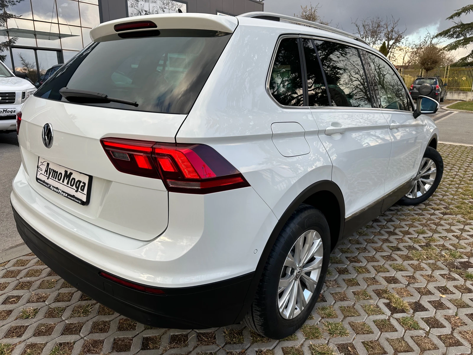 VW Tiguan 2.0 4X4 AVTOMAT NAVI LED - изображение 4