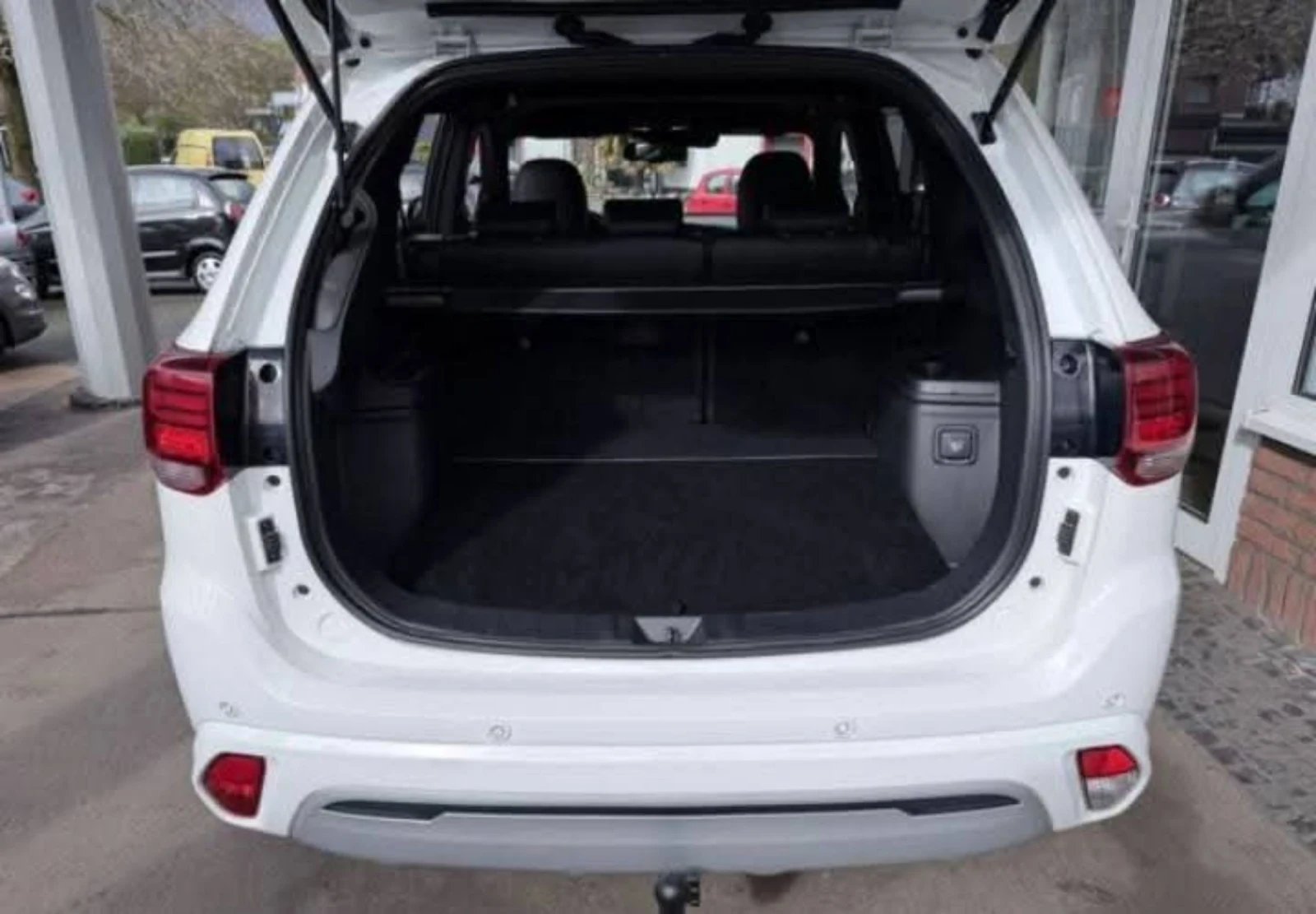 Mitsubishi Outlander Plug in Hybrid Full, снимка 10 - Автомобили и джипове - 54002701