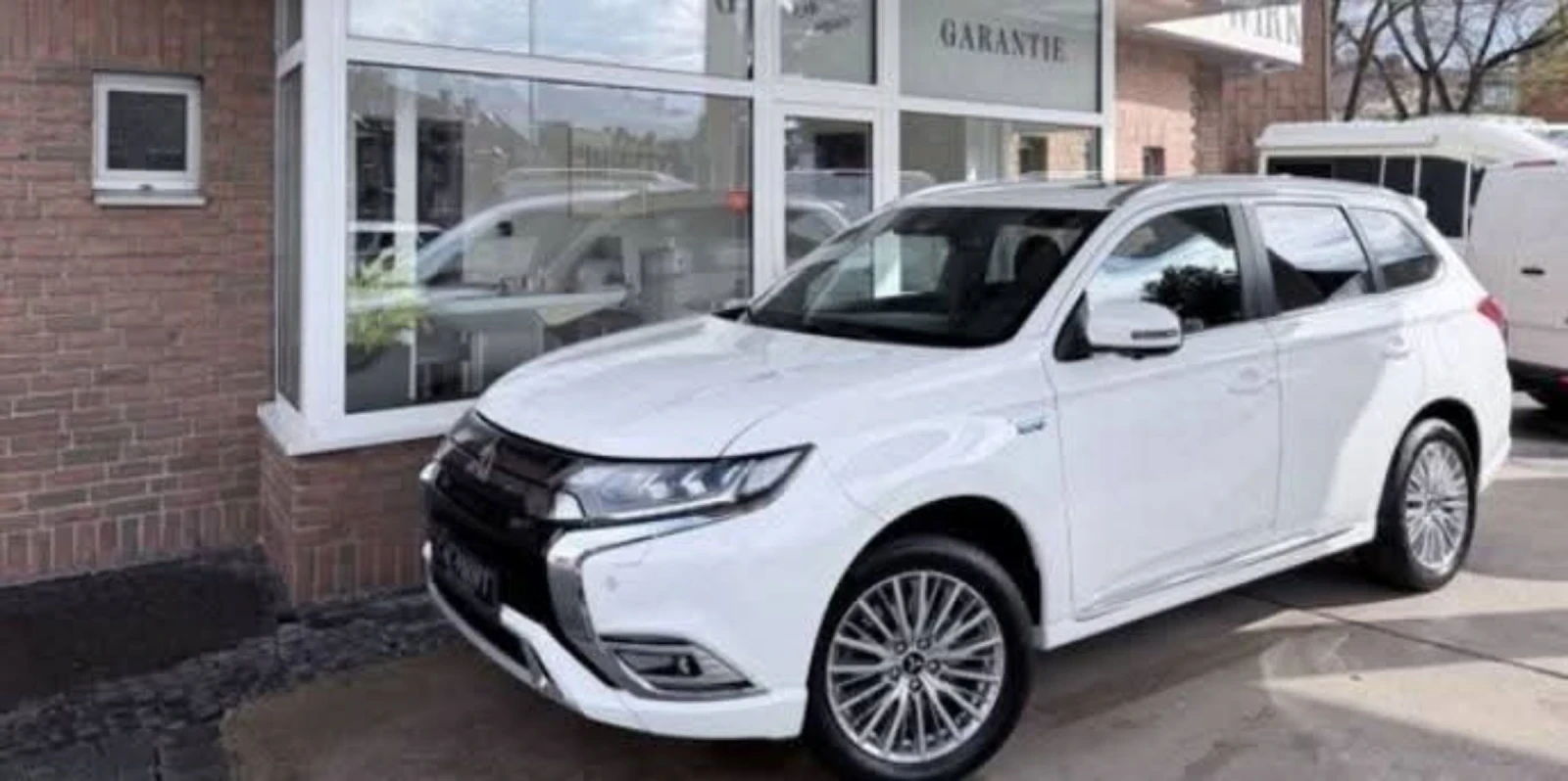Mitsubishi Outlander Plug in Hybrid Full, снимка 2 - Автомобили и джипове - 54002701