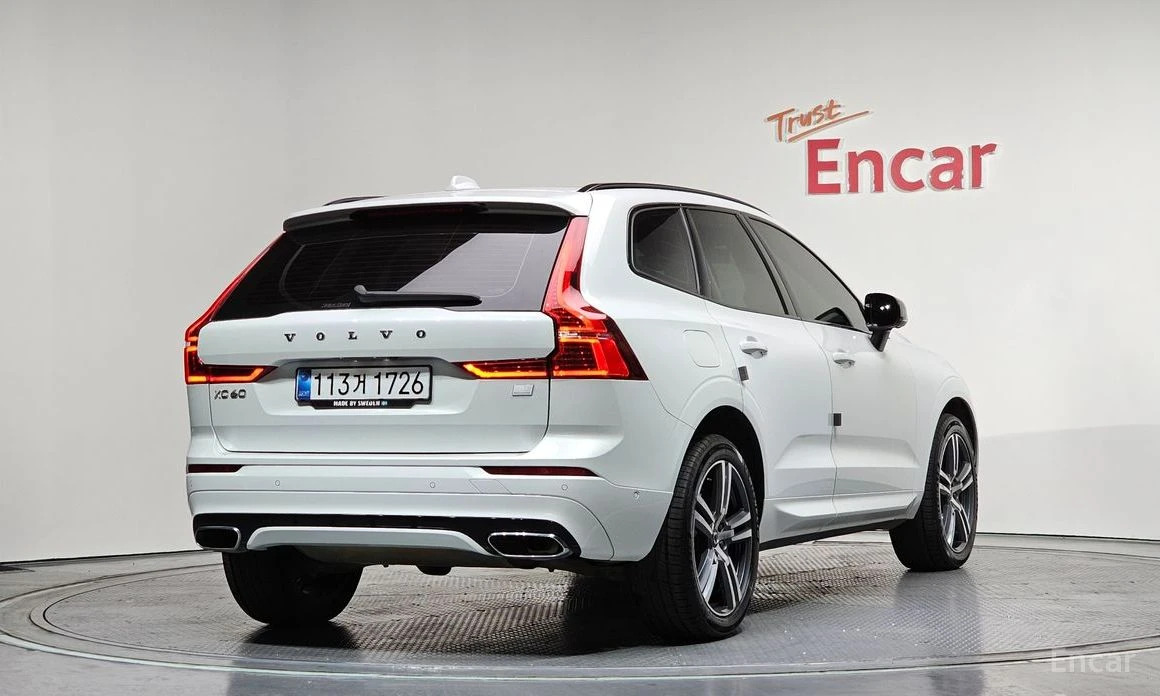 Volvo XC60 * T8* PLUG IN HYBRID* R-DESIGN* FULL* , снимка 2 - Автомобили и джипове - 54038990