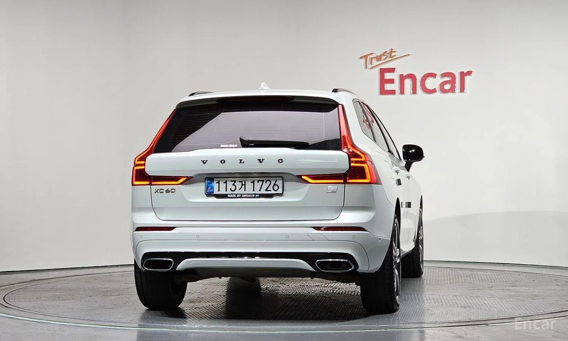 Volvo XC60 * T8* PLUG IN HYBRID* R-DESIGN* FULL* , снимка 4 - Автомобили и джипове - 54038990