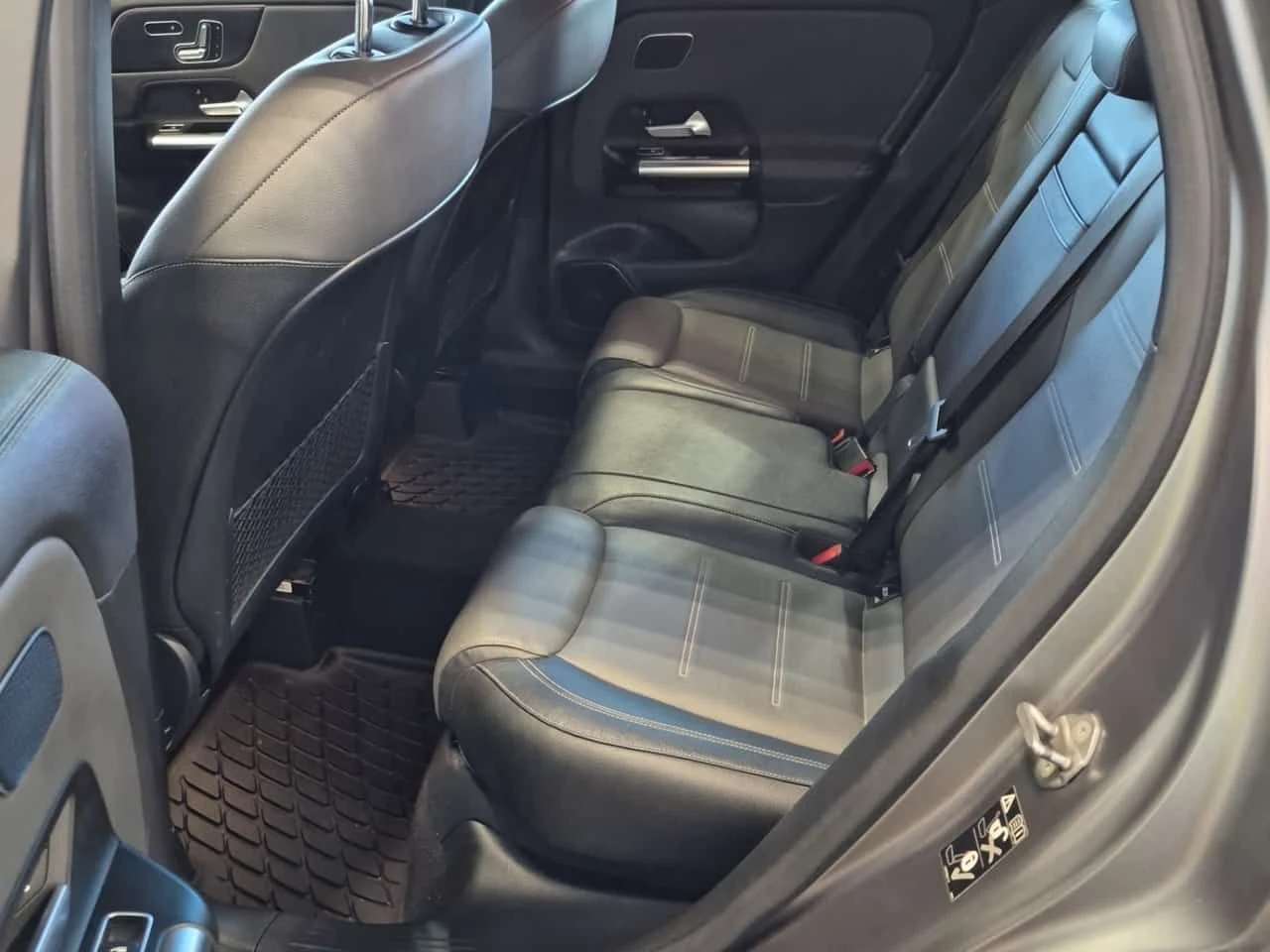 Mercedes-Benz GLA 45 AMG 4MATIC * 360 КАМЕРА* ПАНОРАМА* AERO PACK* , снимка 11 - Автомобили и джипове - 55206306