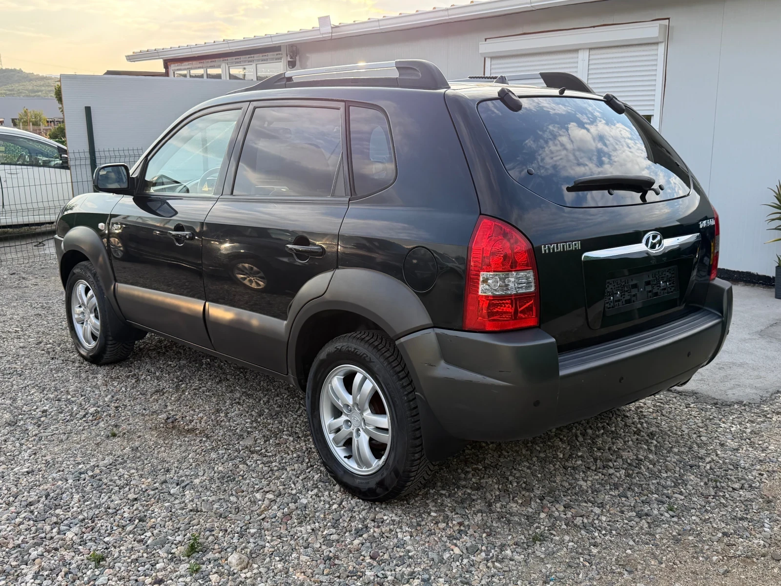 Hyundai Tucson Benzin , снимка 4 - Автомобили и джипове - 55436721