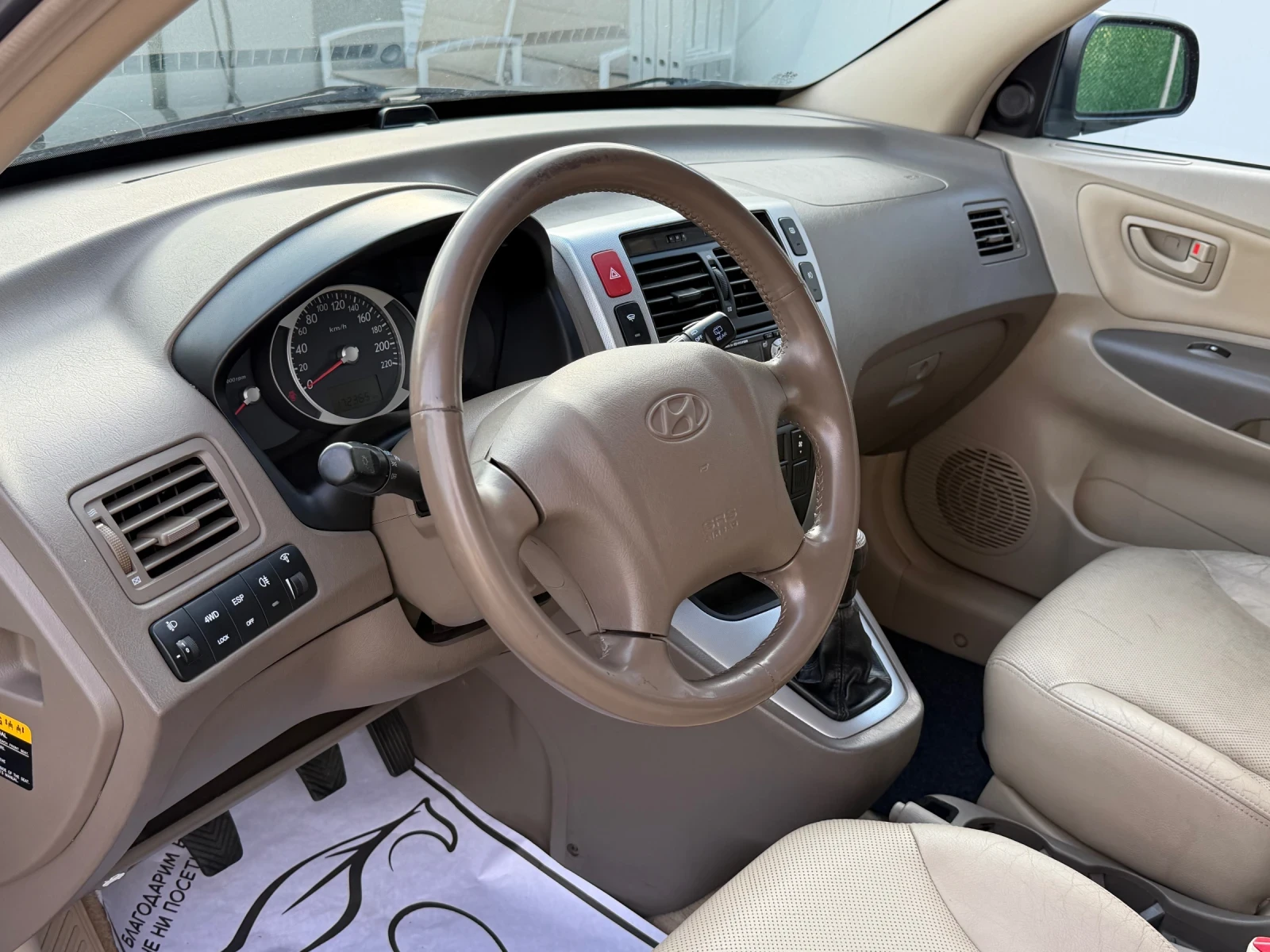 Hyundai Tucson Benzin , снимка 9 - Автомобили и джипове - 55436721