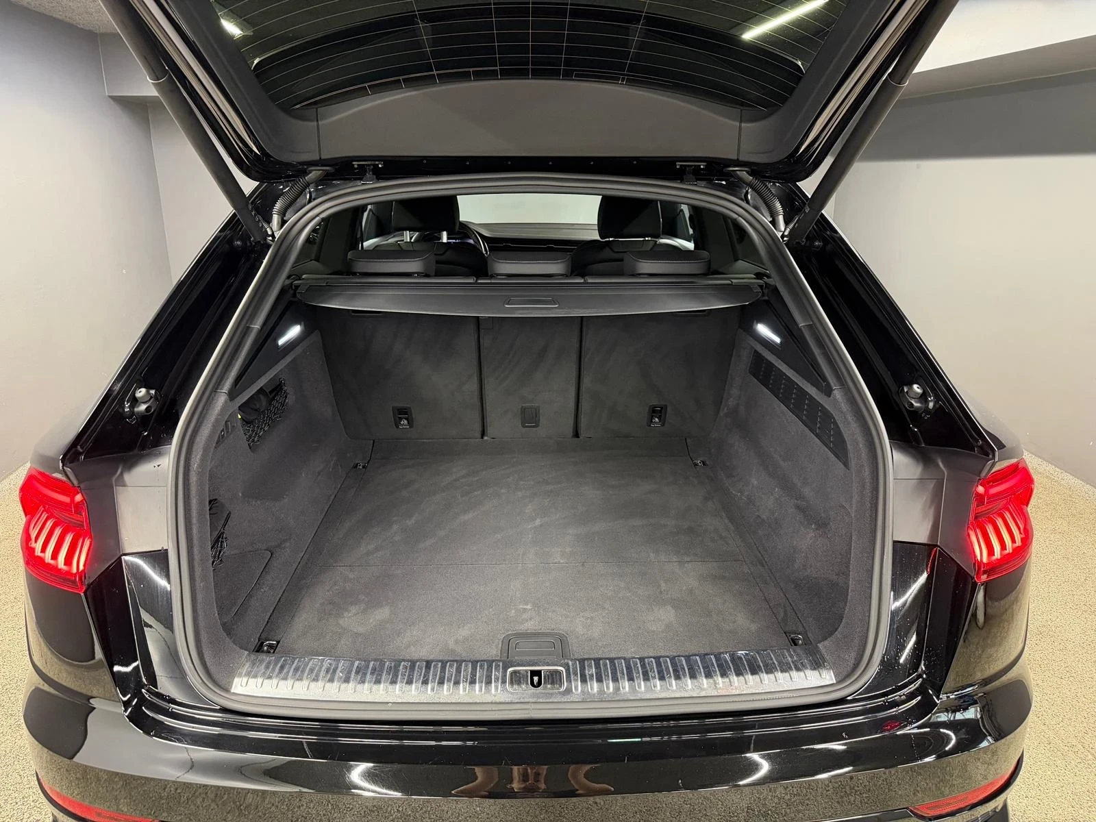 Audi Q8 50TDI S-Line* Quattro* Matrix* Air.m* B&O* Garanti, снимка 12 - Автомобили и джипове - 55847892