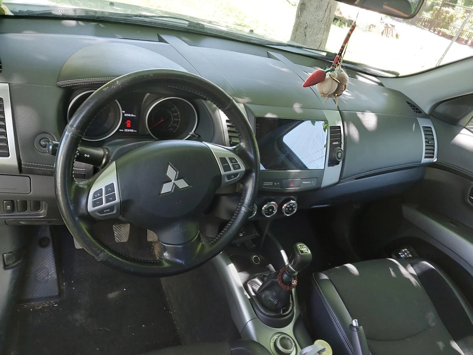 Mitsubishi Outlander 2, 2 D-ID, снимка 10 - Автомобили и джипове - 56046666