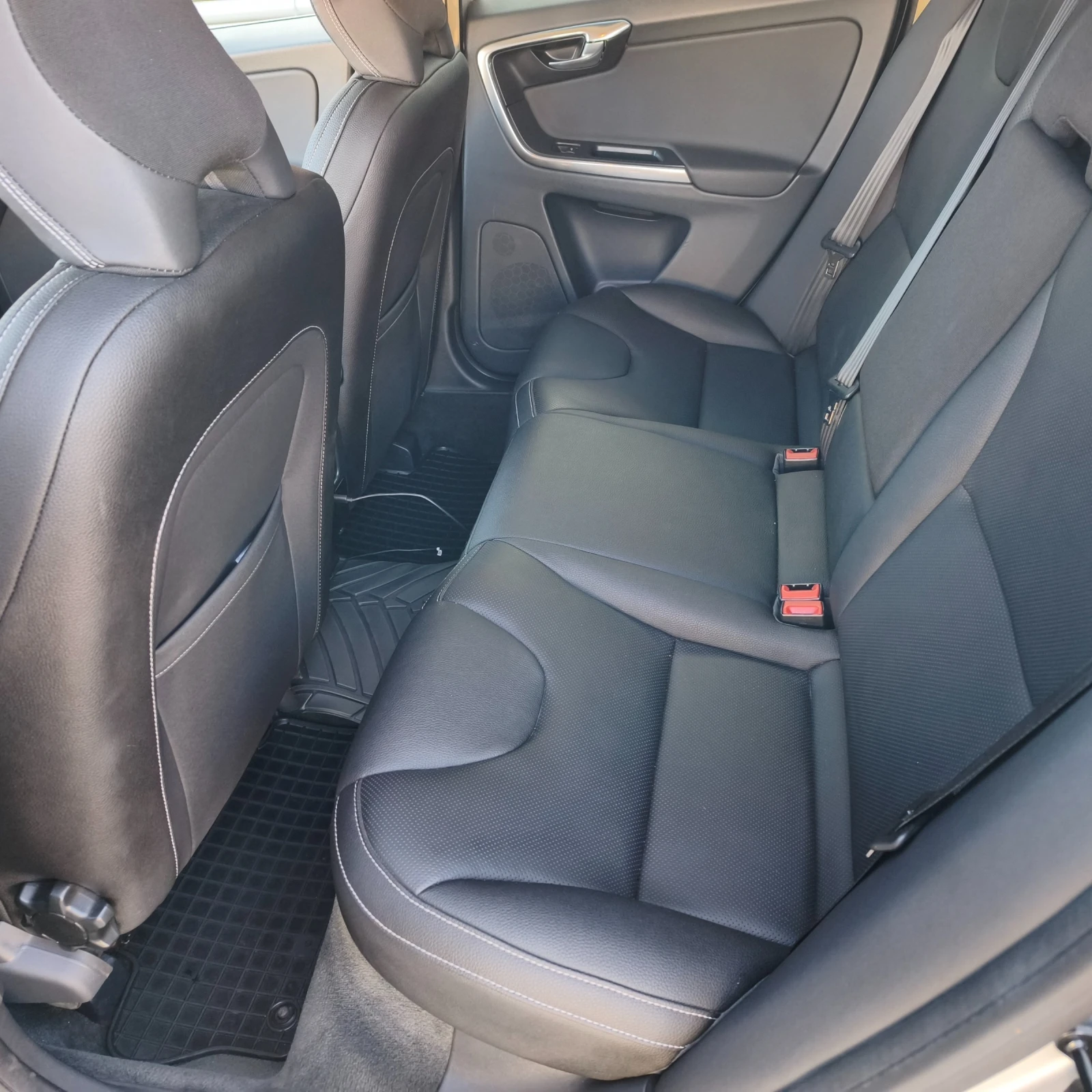 Volvo XC60, снимка 14 - Автомобили и джипове - 56597478