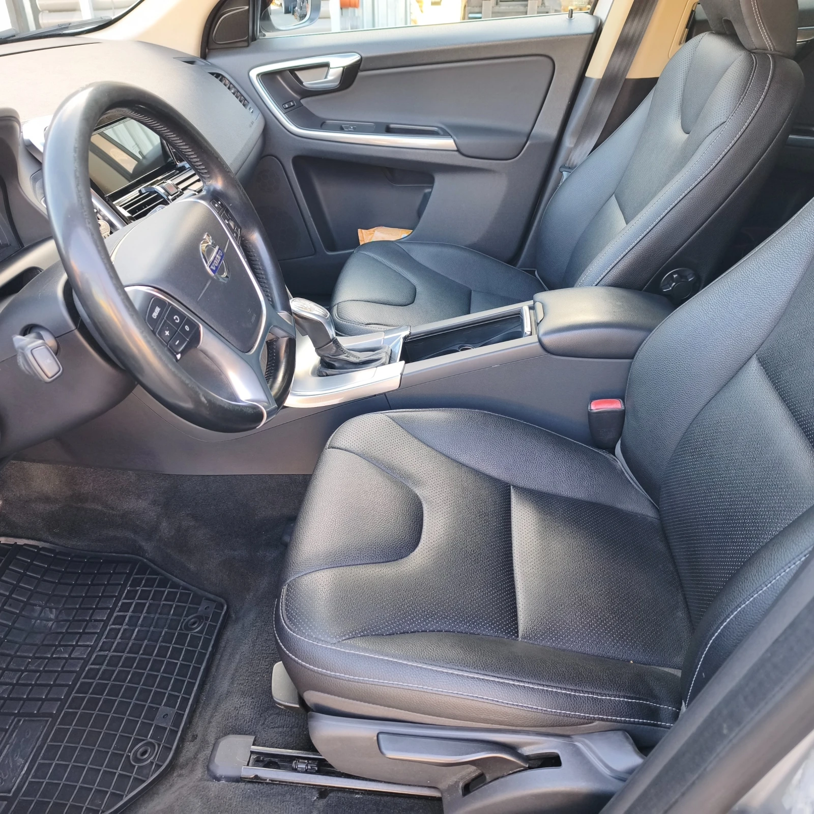 Volvo XC60, снимка 15 - Автомобили и джипове - 56597478
