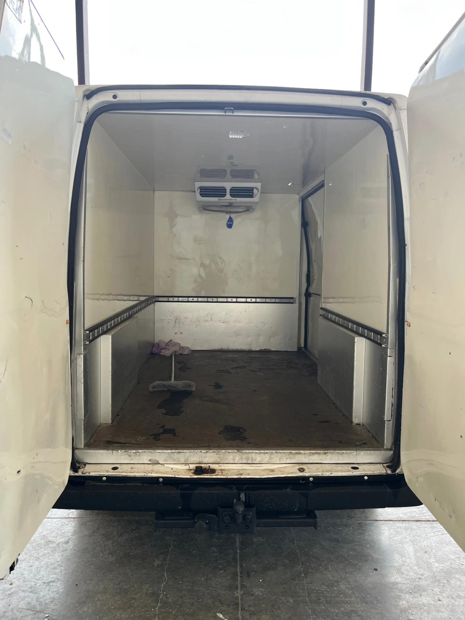 Ford Transit 2.2 Хладилен, снимка 7 - Бусове и автобуси - 54703523
