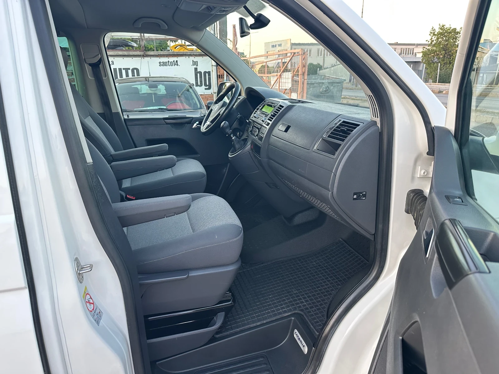VW Caravelle 2.0TDI 4MOTION, снимка 12 - Бусове и автобуси - 55425728