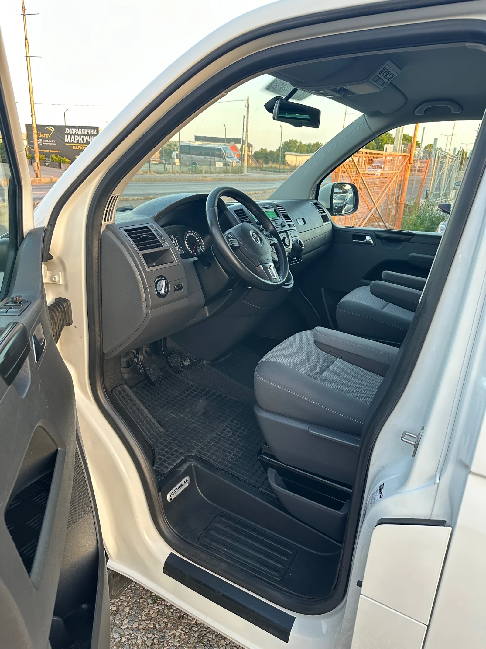 VW Caravelle 2.0TDI 4MOTION, снимка 8 - Бусове и автобуси - 55425728