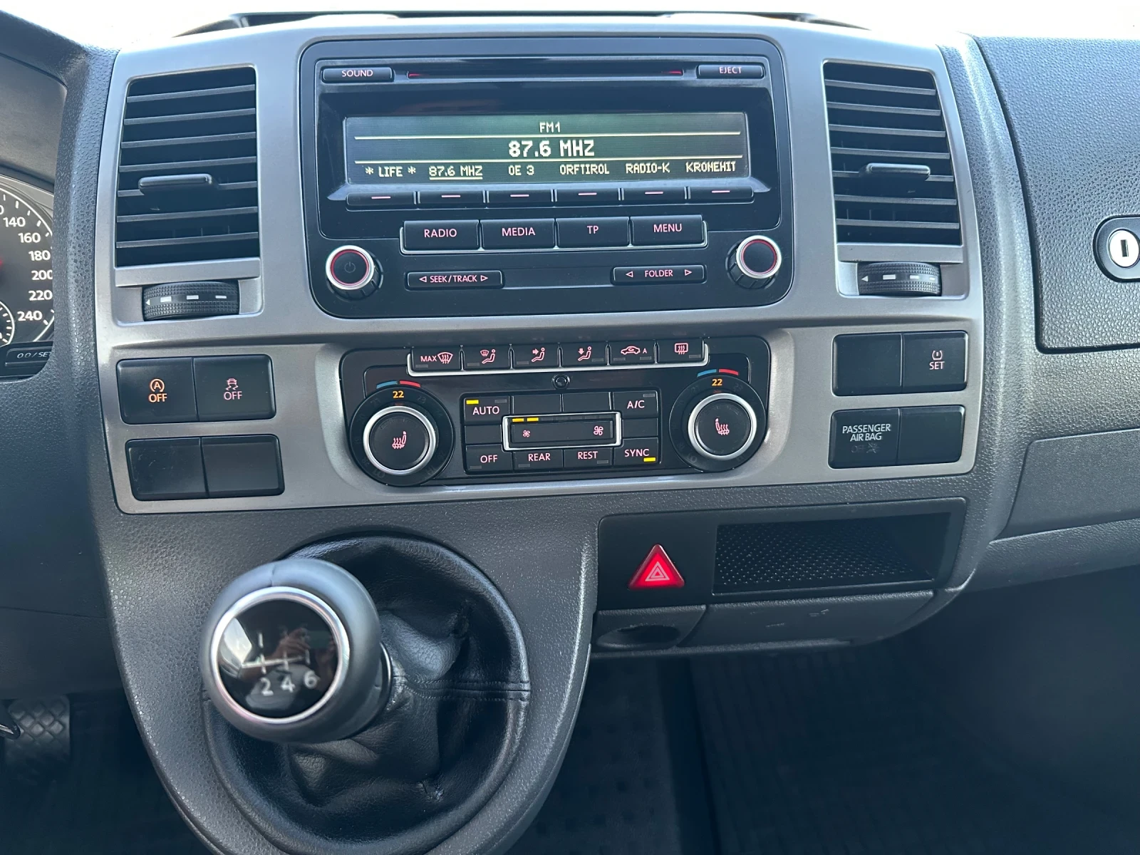 VW Caravelle 2.0TDI 4MOTION, снимка 11 - Бусове и автобуси - 55425728