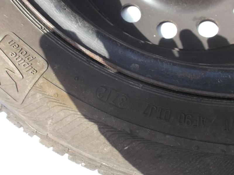 Гуми Зимни 185/60R15, снимка 6 - Гуми и джанти - 14989529