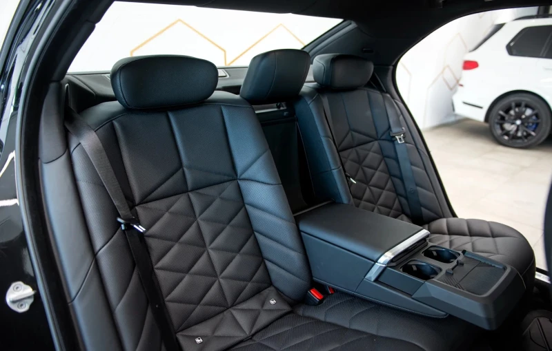 BMW 740 M xDrive Mhev, снимка 8 - Автомобили и джипове - 52559789
