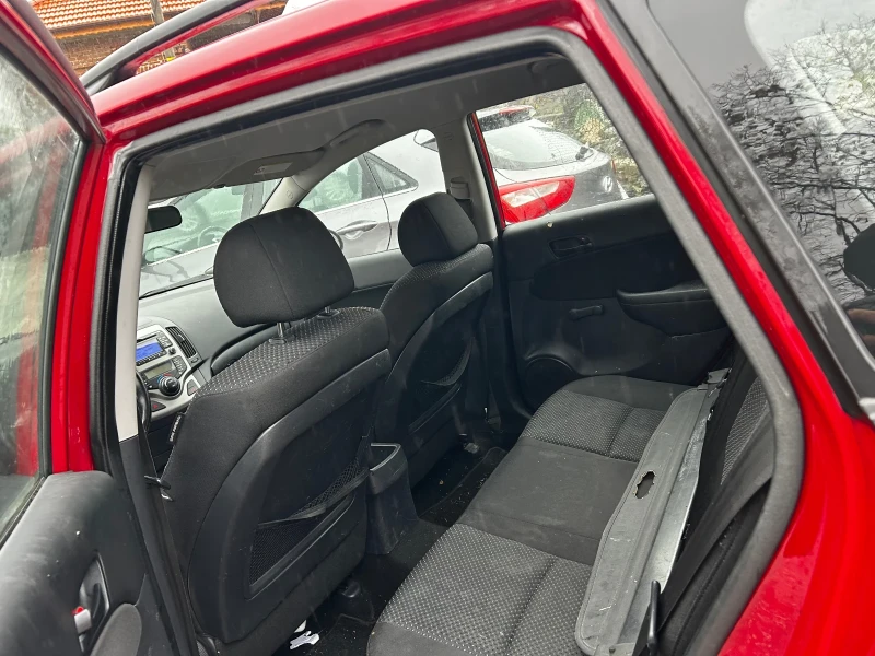 Hyundai I30 1.6CRDi * FACELIFT* ТЕМПОМАТ* 6 СКОРОСТИ* , снимка 6 - Автомобили и джипове - 52681566