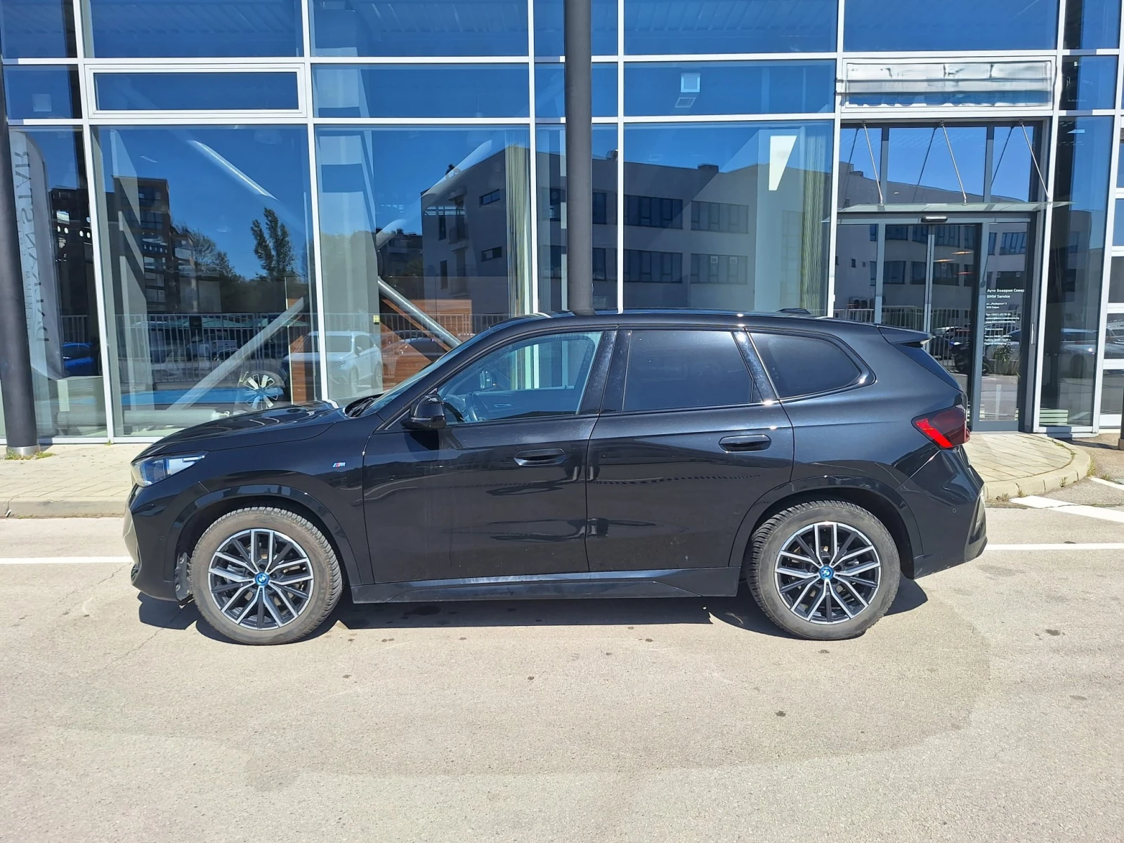 BMW iX1 30 xDrive M-pack, снимка 8 - Автомобили и джипове - 54328744