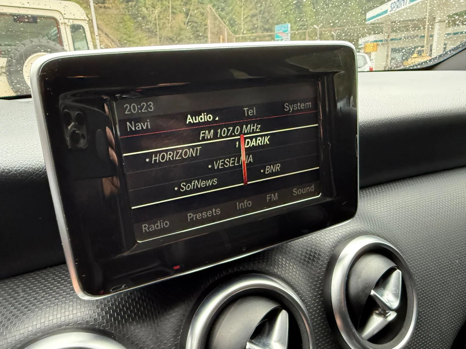 Mercedes-Benz A 180 КОЖА* LED+ Xenon* НАВИ* 2КЛЮЧА* , снимка 13 - Автомобили и джипове - 54384120