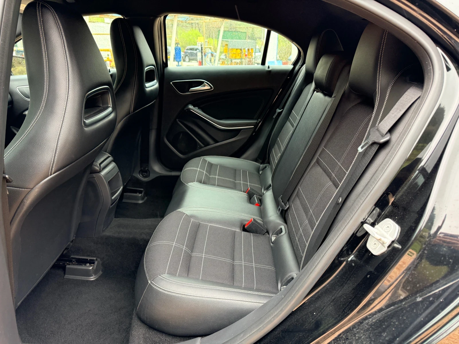 Mercedes-Benz A 180 КОЖА* LED+ Xenon* НАВИ* 2КЛЮЧА* , снимка 8 - Автомобили и джипове - 54384120