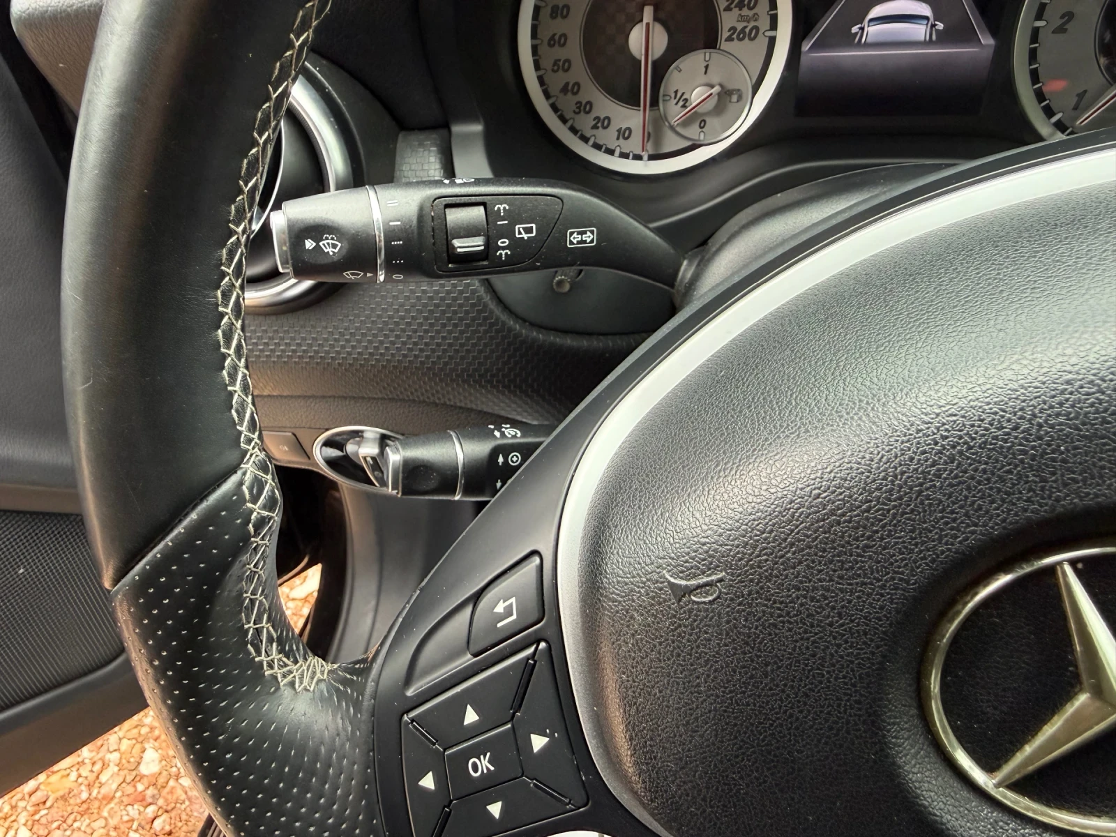 Mercedes-Benz A 180 КОЖА* LED+ Xenon* НАВИ* 2КЛЮЧА* , снимка 11 - Автомобили и джипове - 54384120