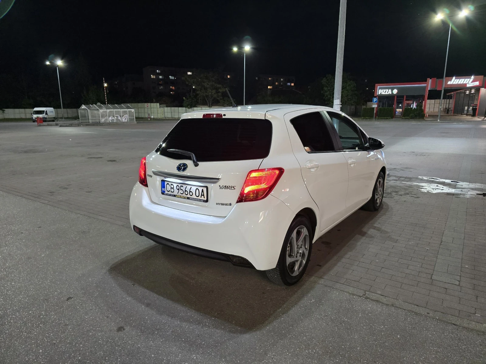 Toyota Yaris Hybrid, снимка 4 - Автомобили и джипове - 54621343