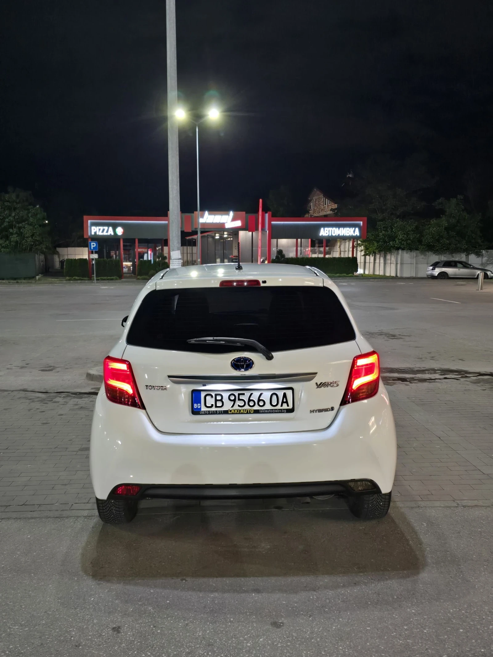 Toyota Yaris Hybrid, снимка 6 - Автомобили и джипове - 54621343