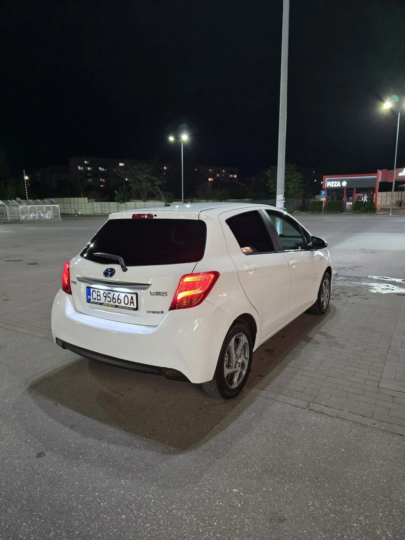 Toyota Yaris Hybrid, снимка 5 - Автомобили и джипове - 54621343