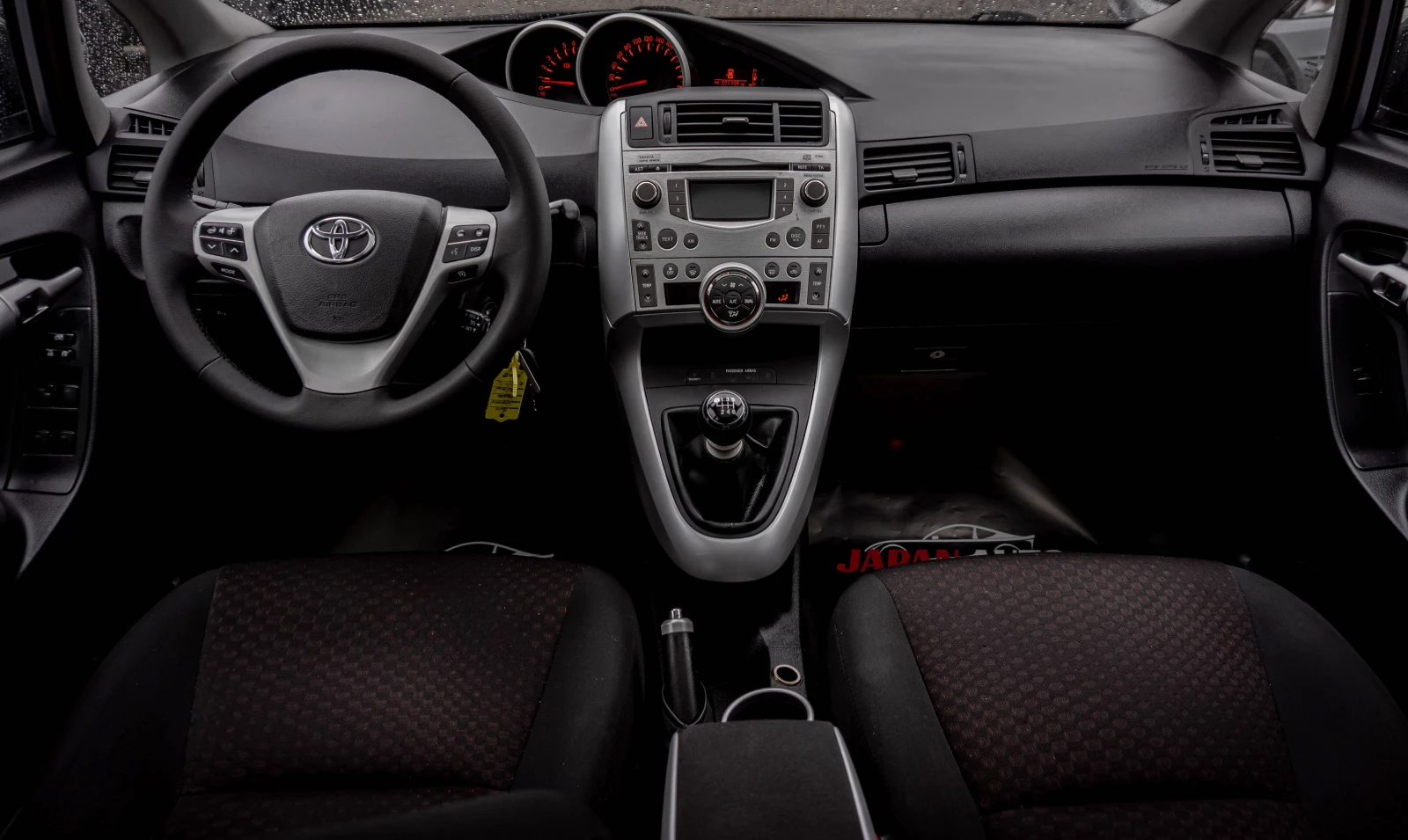 Toyota Verso 1.8 бензин ТОП! ПАНОРАМА! С ГАРАНЦИЯ!, снимка 8 - Автомобили и джипове - 54641954