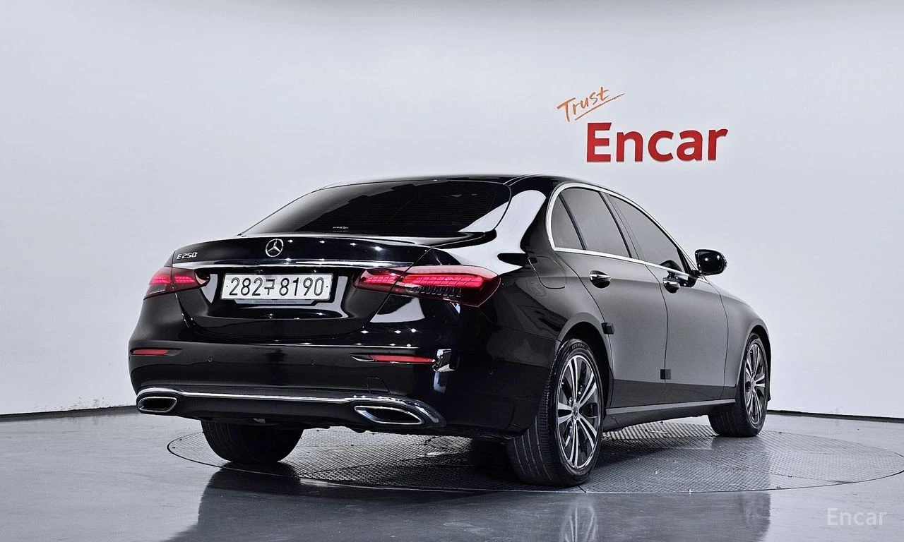 Mercedes-Benz E 250 ДИСТРОНИК* 360КАМЕРА* LANE* ASSIST* КЕЙЛЕС* , снимка 2 - Автомобили и джипове - 54801896