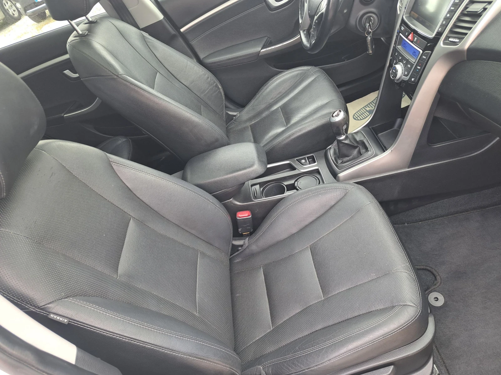 Hyundai I30 1.6 FULL PREMIUM , снимка 11 - Автомобили и джипове - 54996686