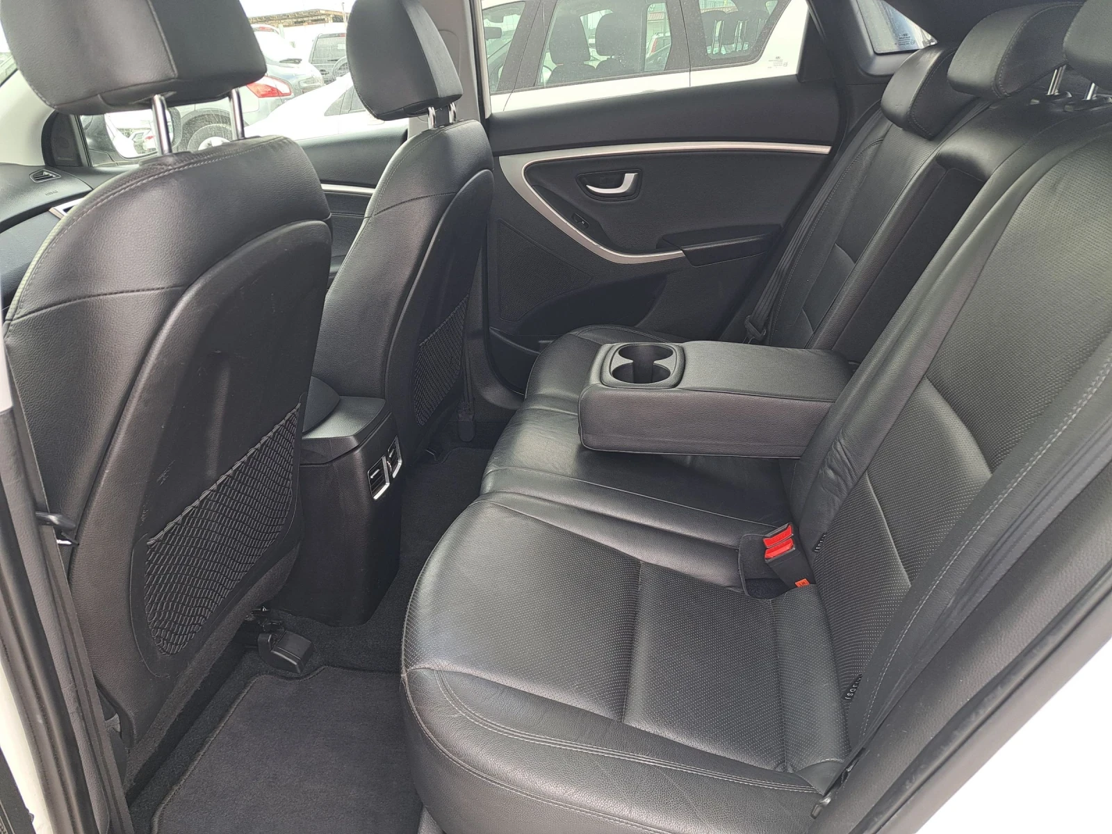 Hyundai I30 1.6 FULL PREMIUM , снимка 9 - Автомобили и джипове - 54996686