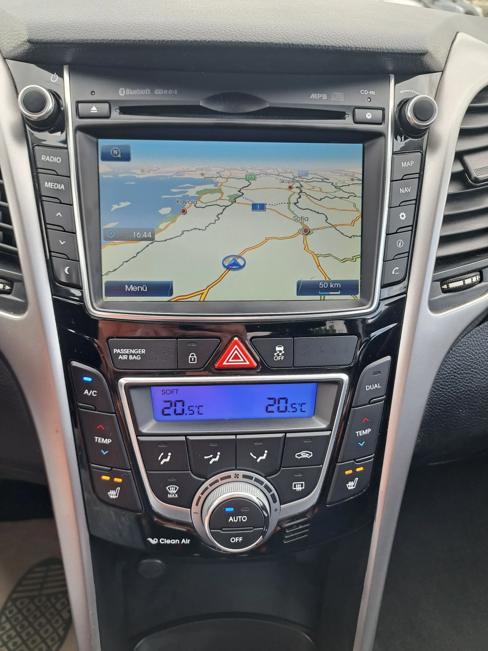 Hyundai I30 1.6 FULL PREMIUM , снимка 15 - Автомобили и джипове - 54996686