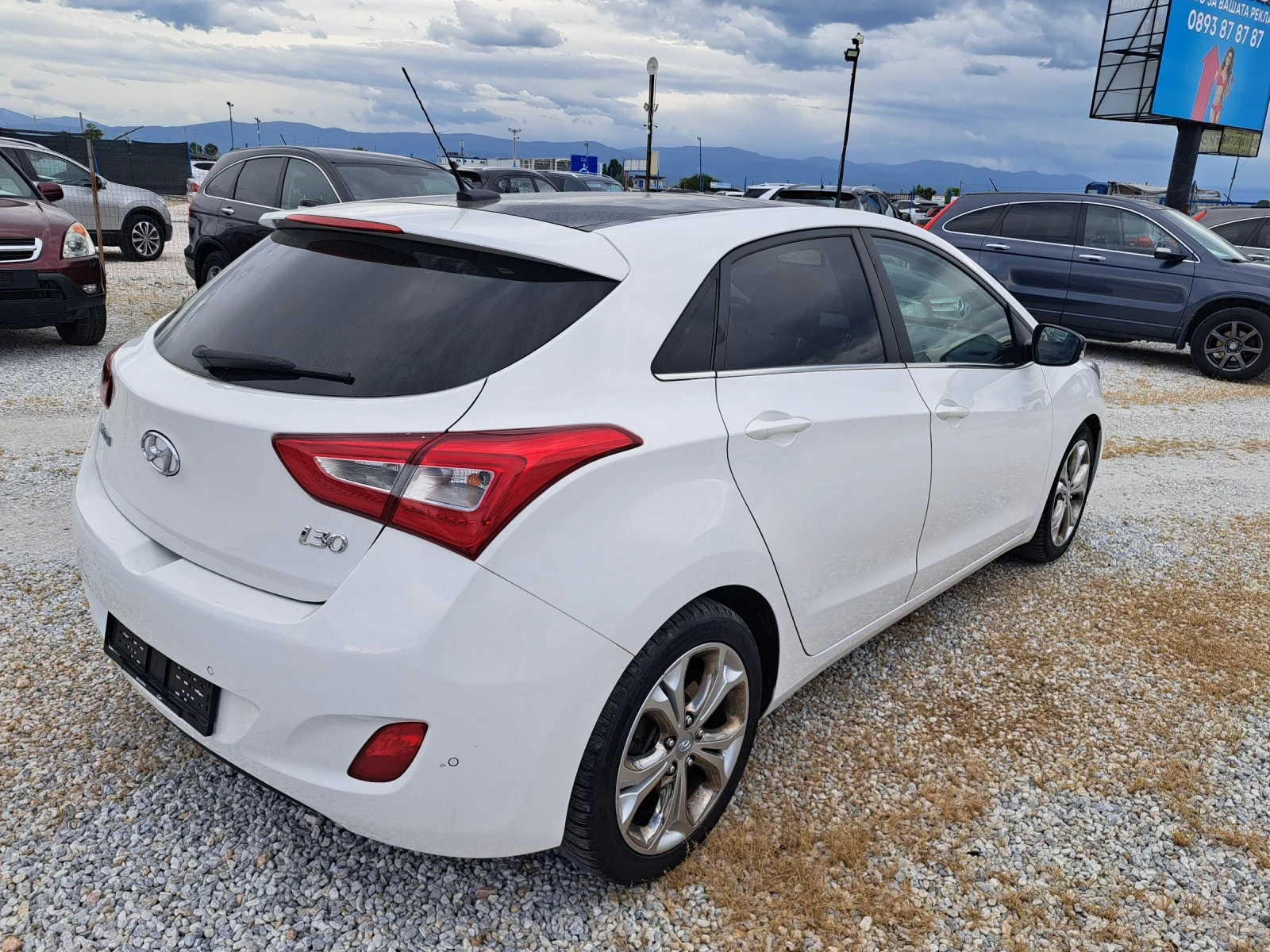 Hyundai I30 1.6 FULL PREMIUM , снимка 5 - Автомобили и джипове - 54996686