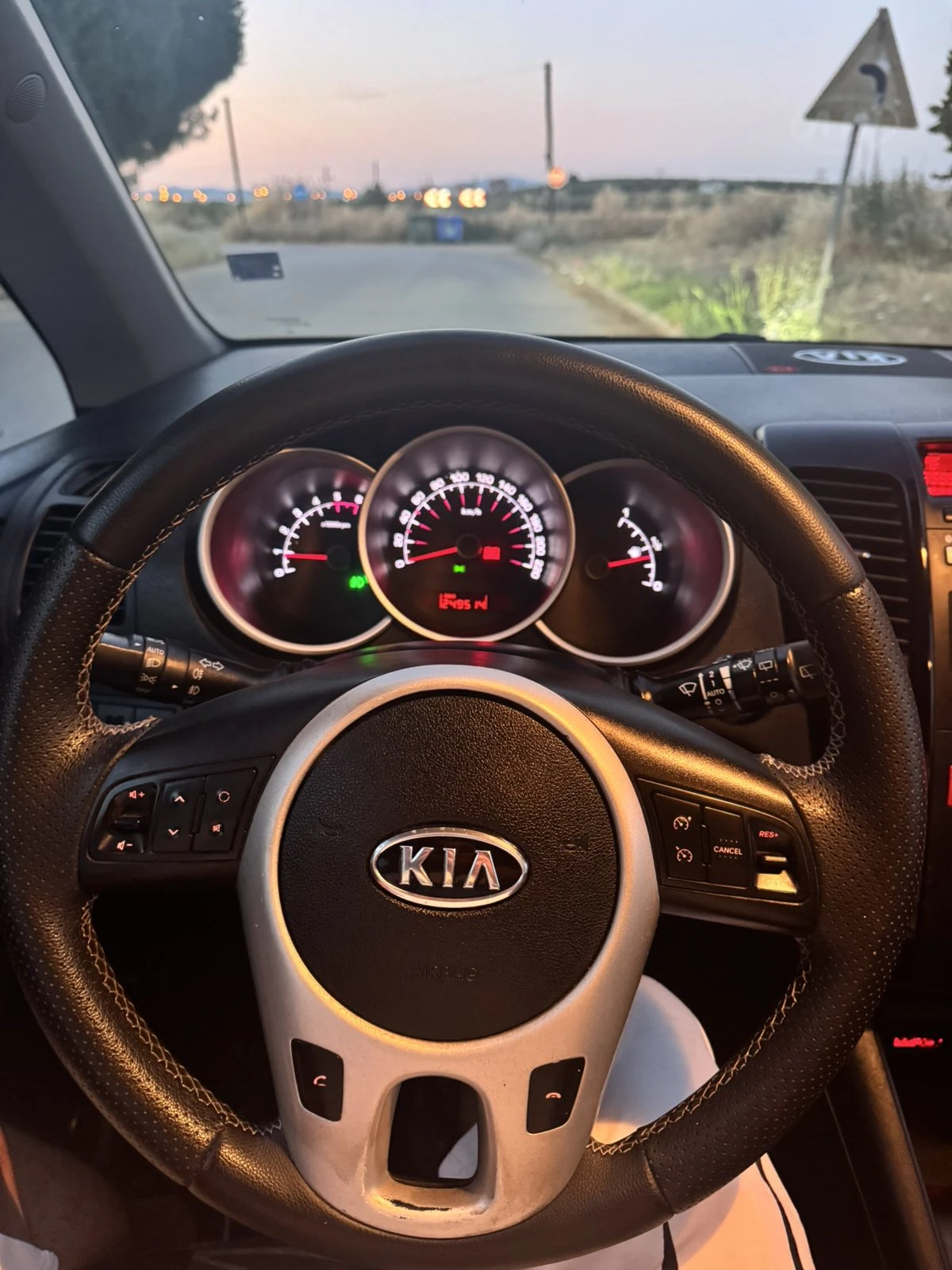 Kia Venga 1.6 CRDI, снимка 12 - Автомобили и джипове - 55053266