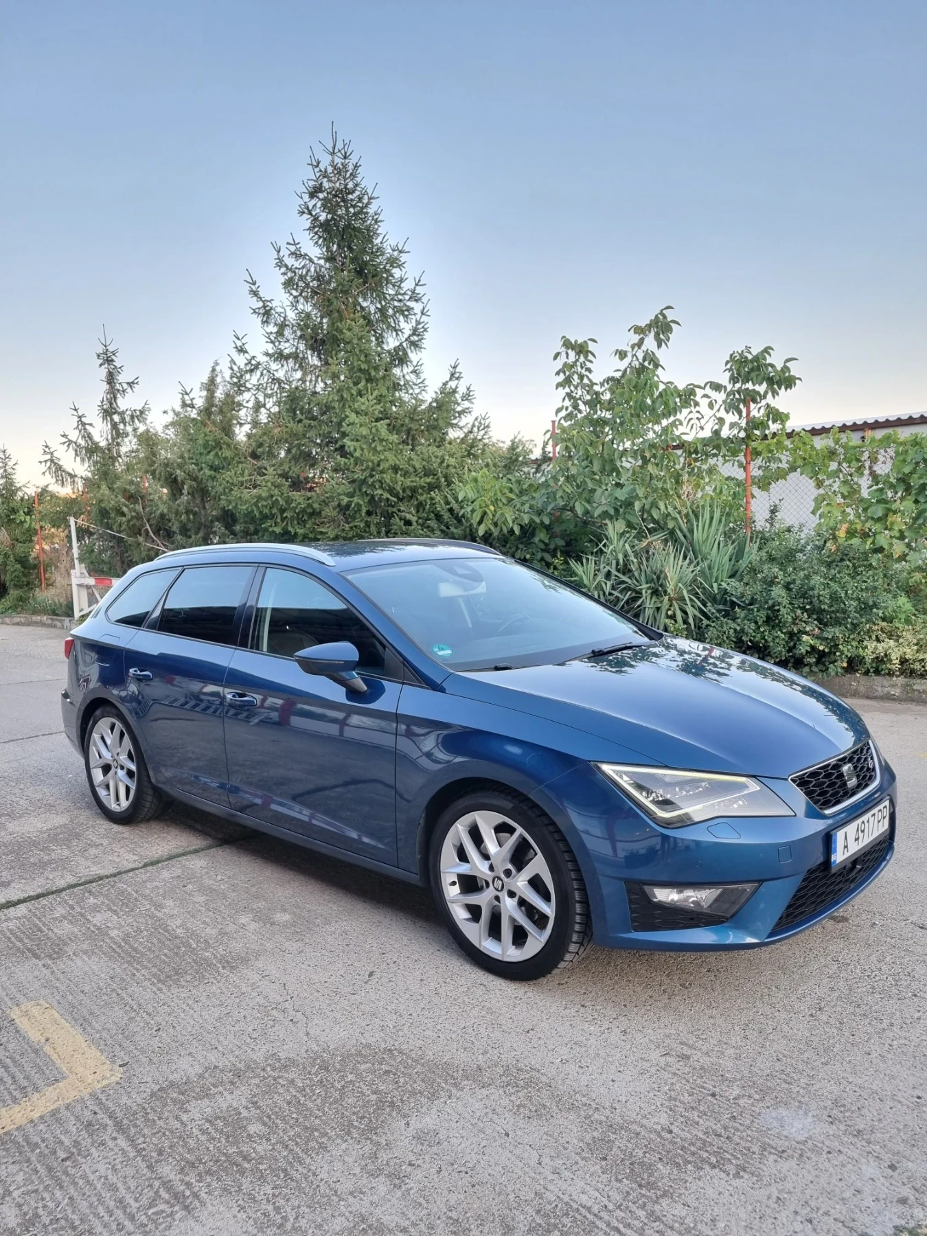 Seat Leon 2.0tdi 184 коня FR изпълниние DSG Автомат, снимка 2 - Автомобили и джипове - 55729802