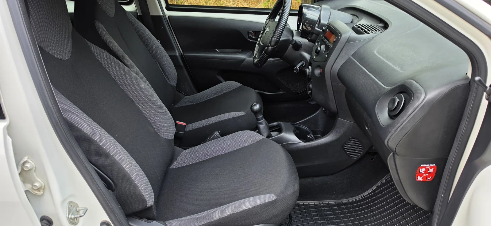 Toyota Aygo 1.0, снимка 5 - Автомобили и джипове - 56268567