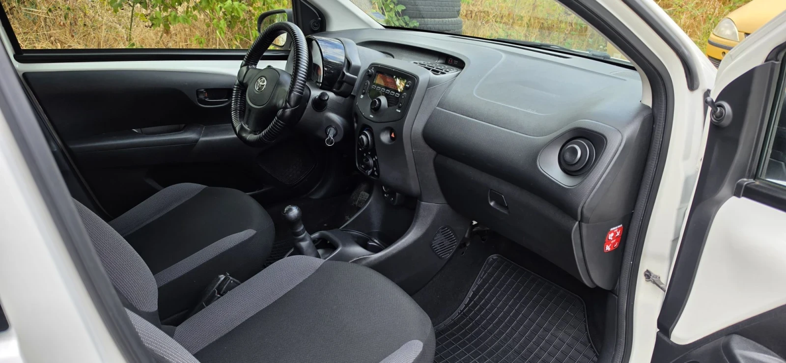 Toyota Aygo 1.0, снимка 8 - Автомобили и джипове - 56268567