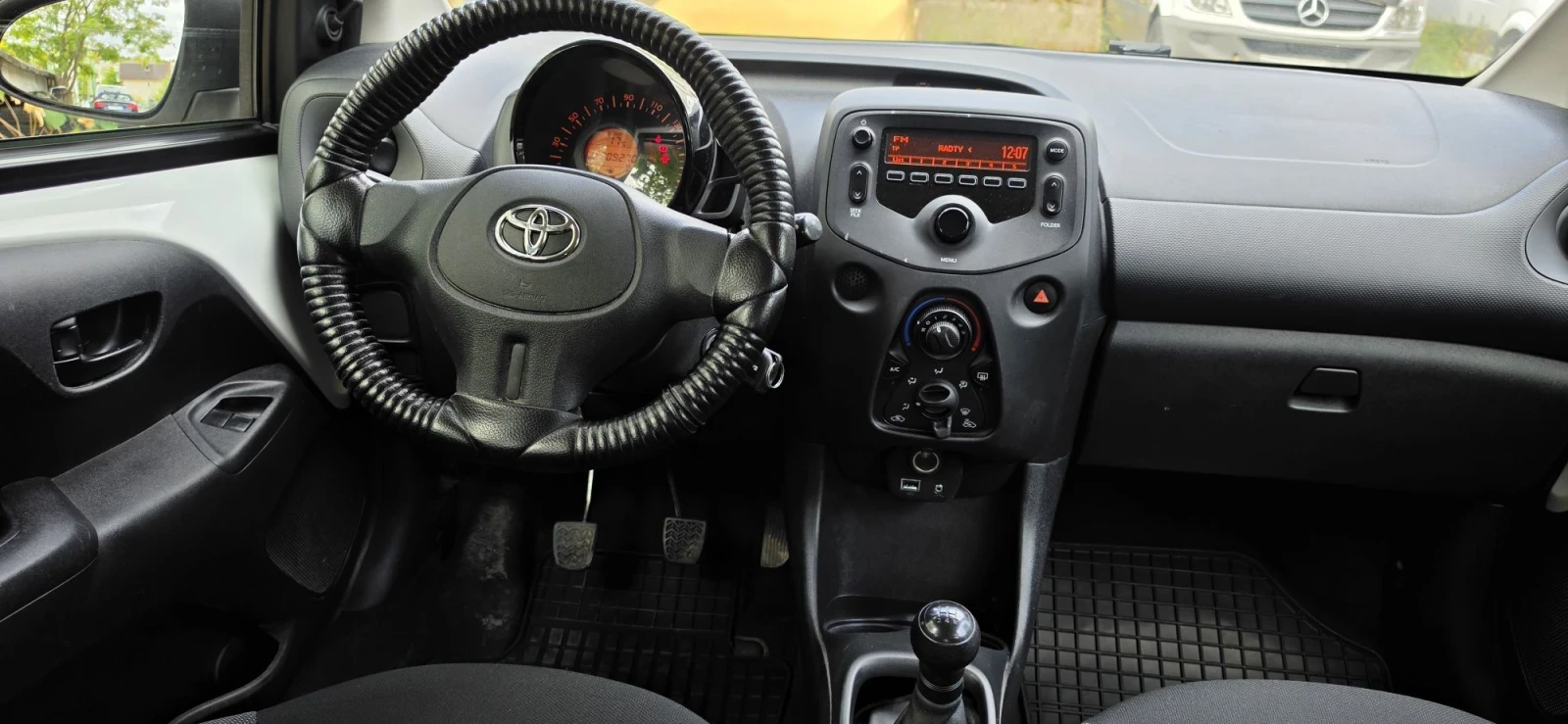 Toyota Aygo 1.0, снимка 6 - Автомобили и джипове - 56268567
