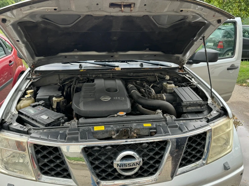 Nissan Navara 2.5 dci, снимка 14 - Автомобили и джипове - 47539915