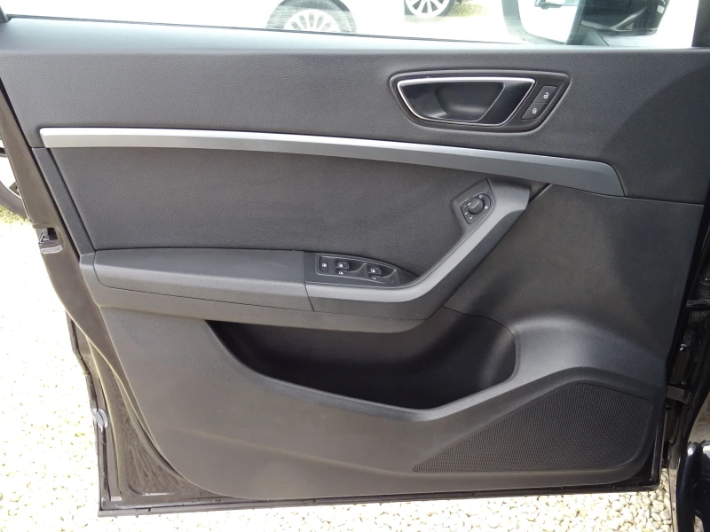 Seat Ateca 1.6TDI Business DSG, снимка 8 - Автомобили и джипове - 52751909