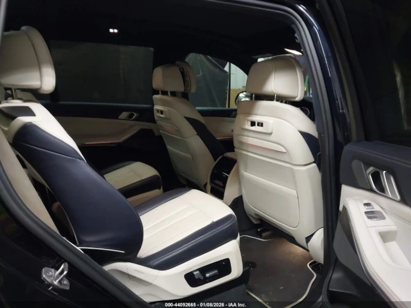 BMW X7 4.4l M50I, снимка 8 - Автомобили и джипове - 53426084