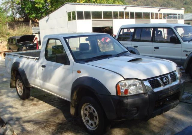 Nissan Navara 2.5 D22, снимка 1 - Автомобили и джипове - 46834126