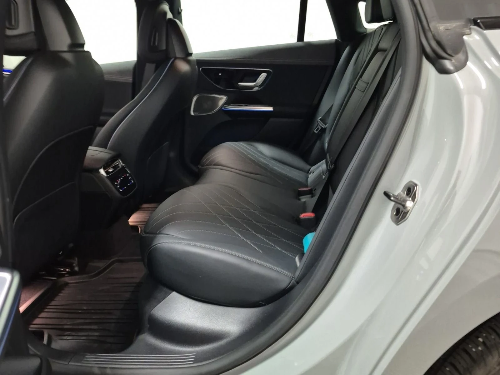 Mercedes-Benz EQE EQE 500 | BURMESTER | 360  | DISTRONIC | ПАНО, снимка 13 - Автомобили и джипове - 54227032