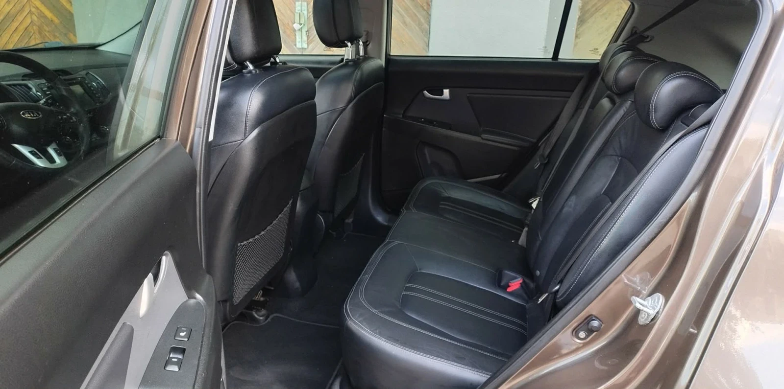 Kia Sportage 2.0 184 нов внос Швейцария Уникат!, снимка 7 - Автомобили и джипове - 55826704